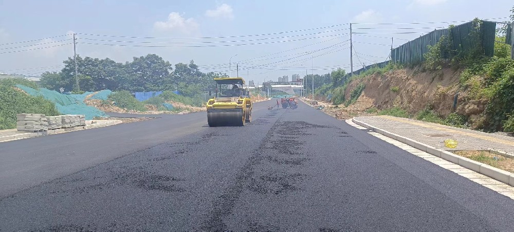 鄭州瀝青路面攤鋪與碾壓