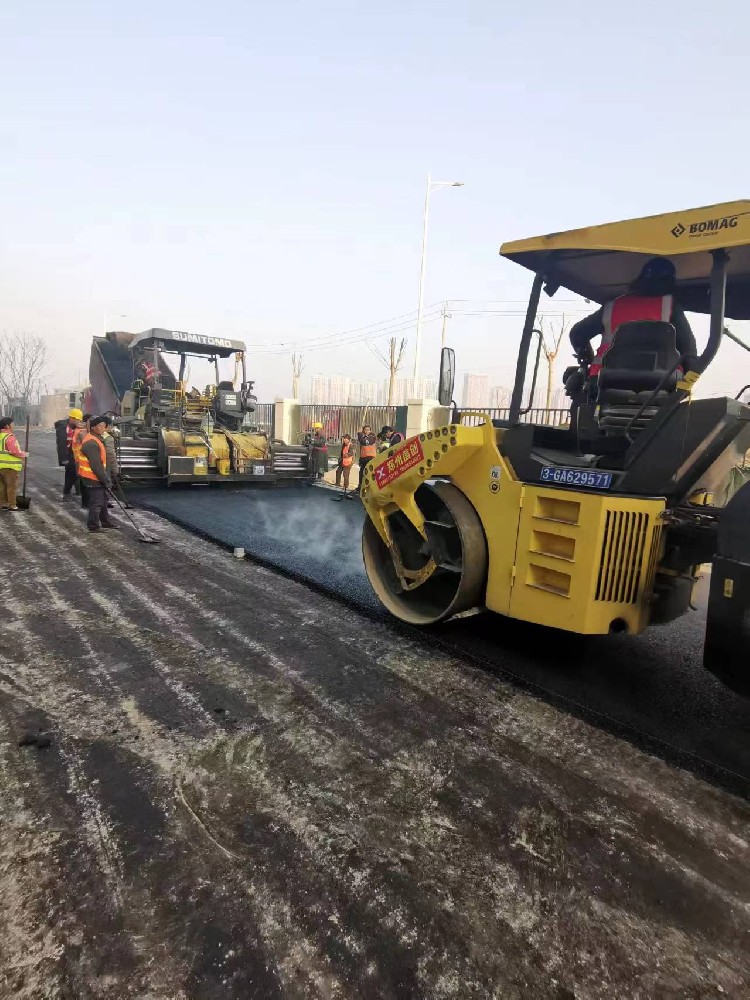 鄭州登封瀝青路面冷再生技術特點——鄭州登封瀝青攤鋪施工